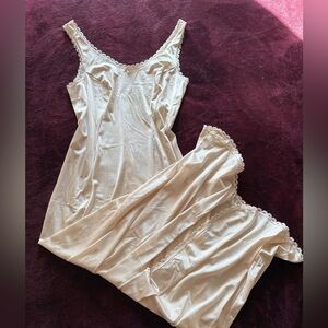 Vintage Cream Lace-Trimmed Nightgown